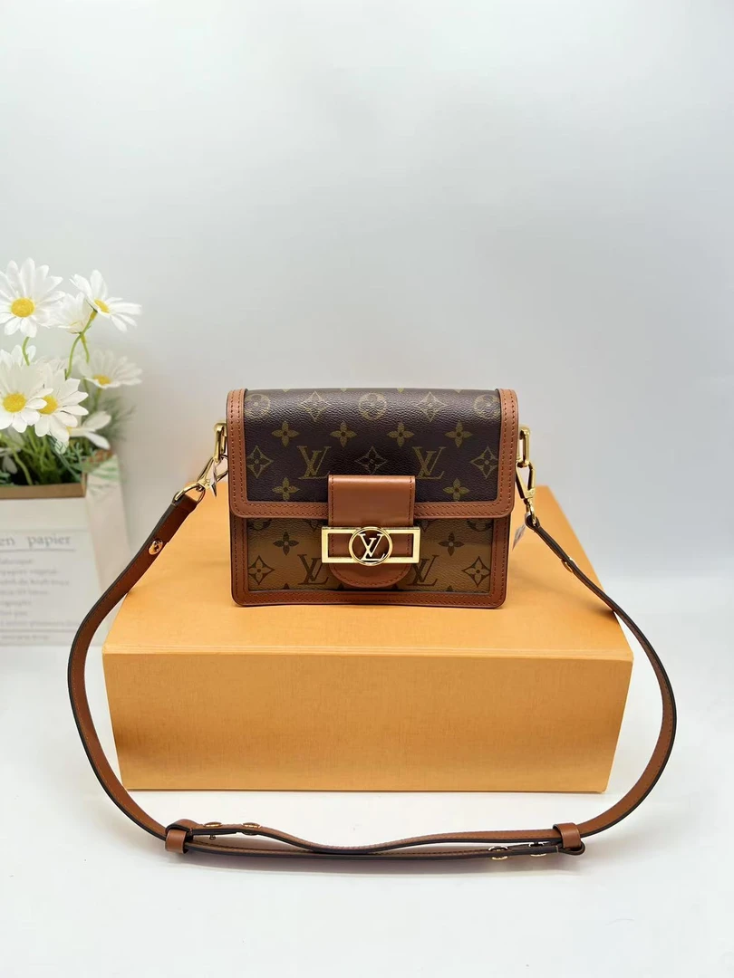 99新 LouisVuitton/路易威登 达芙妮包/小号达芙妮/芯片