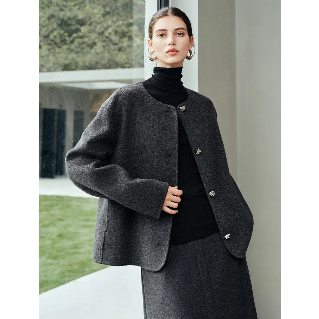 初棉｜羊绒短款圆领毛呢大衣女25秋新品金属扣设计感羊毛呢子外套