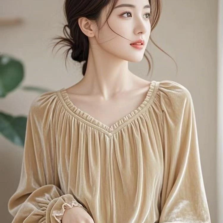 独特别致绝美上衣今年流行漂亮轻奢减龄洋气杏色金丝绒衬衫女秋