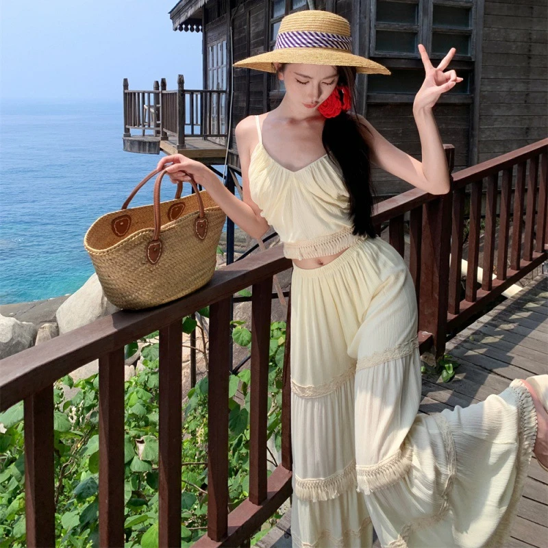 海边度假套装蕾丝拼接阔腿裤沙滩吊带两件套女夏白色套装显瘦气质