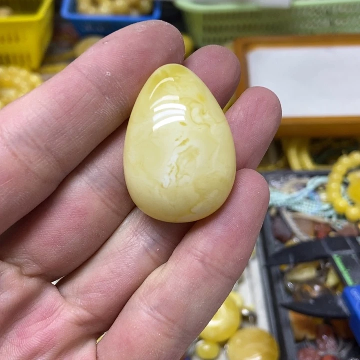 蜜蜡未镶嵌裸石吊坠