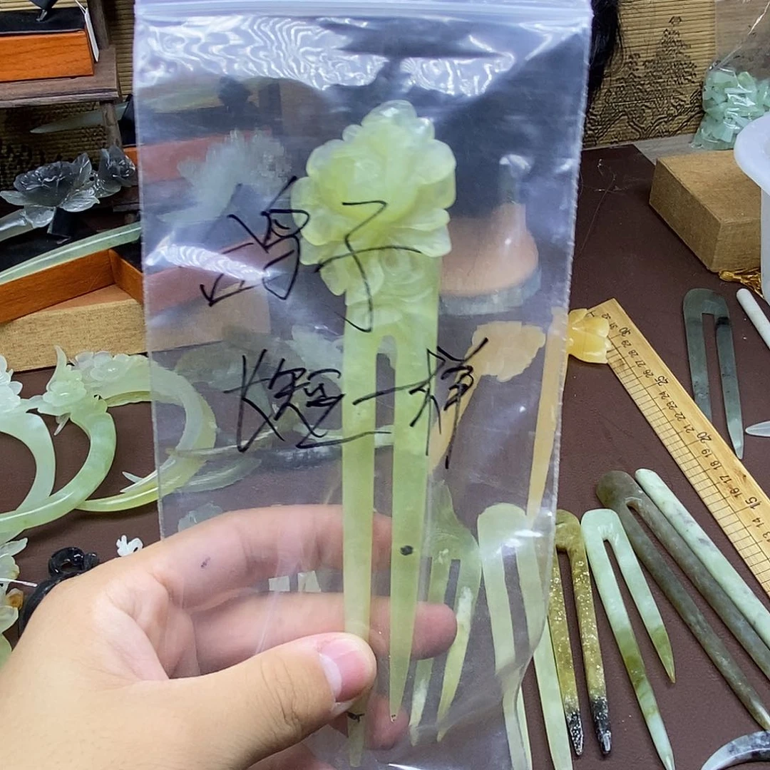 蛇纹石玉未镶嵌发簪鸽***9