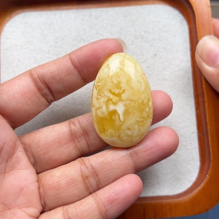 琥珀未镶嵌珠宝奇石M68