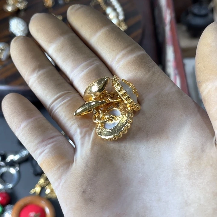 香**约新亿阁祝福大家新年快乐