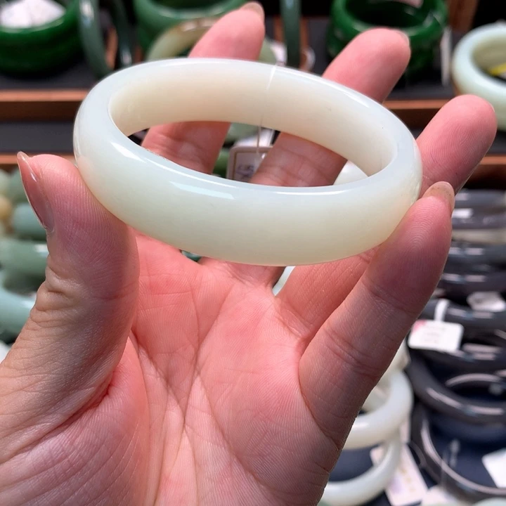 【闪购商品】未镶嵌手镯和田玉