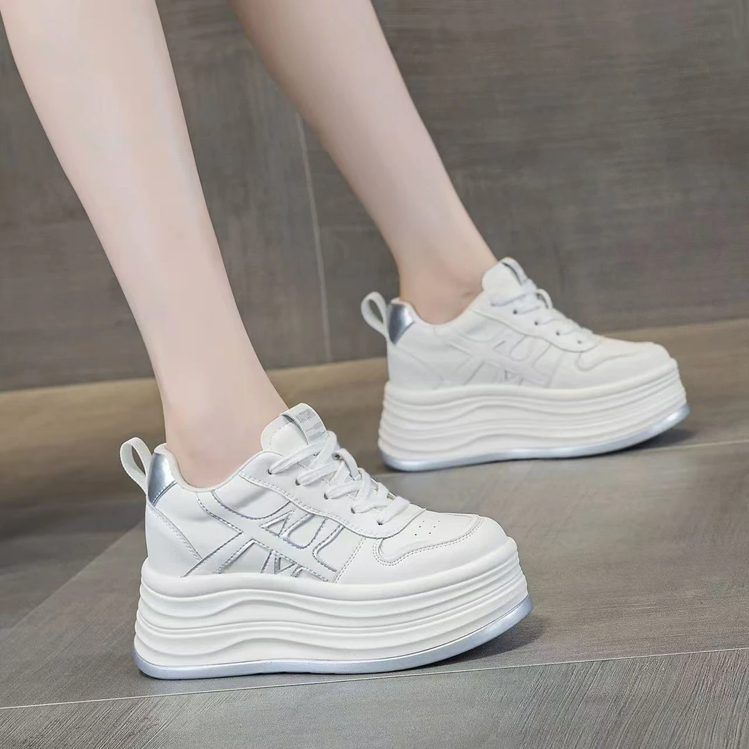内增高8公分小白鞋女2025秋冬新款加绒松糕板鞋轻便厚底休闲女鞋