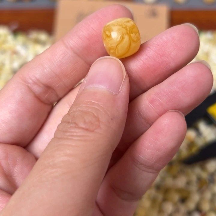 蜜蜡未镶嵌裸石12.4mm一个