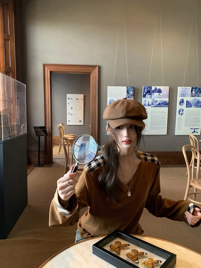 缪尔手记 桐款V领格纹拼接长袖T恤女宽松内搭打底衫上衣配牛仔裤