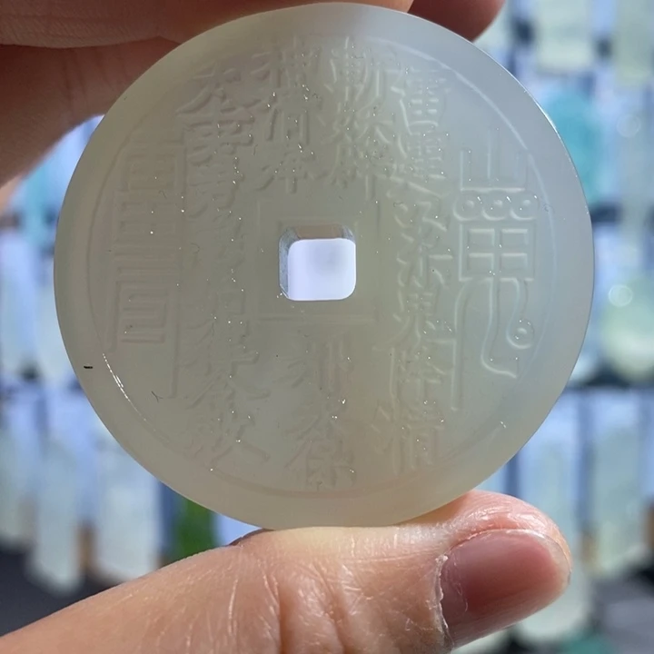 岫玉未镶嵌颈饰吊坠