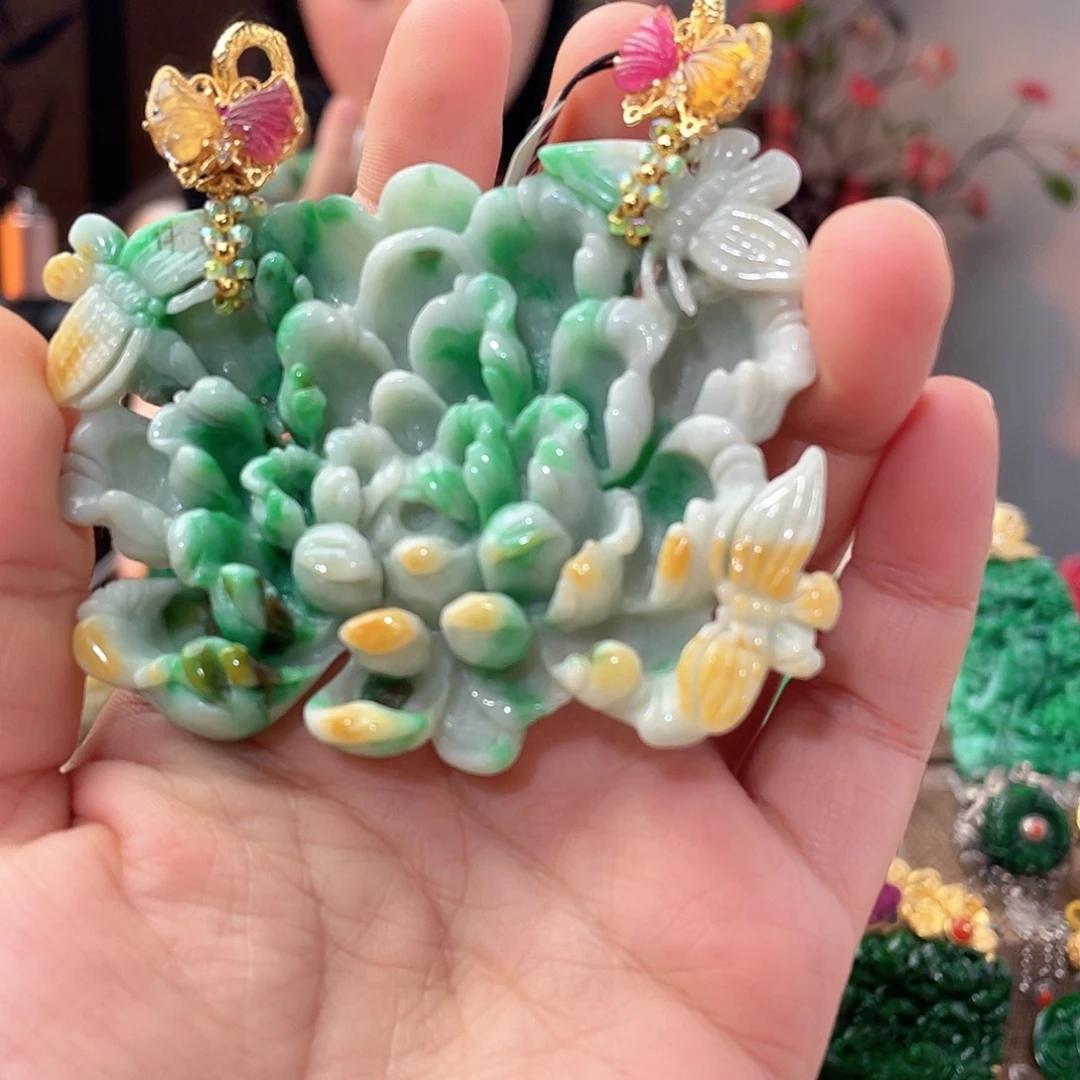 翡翠未镶嵌吊坠(赠链)