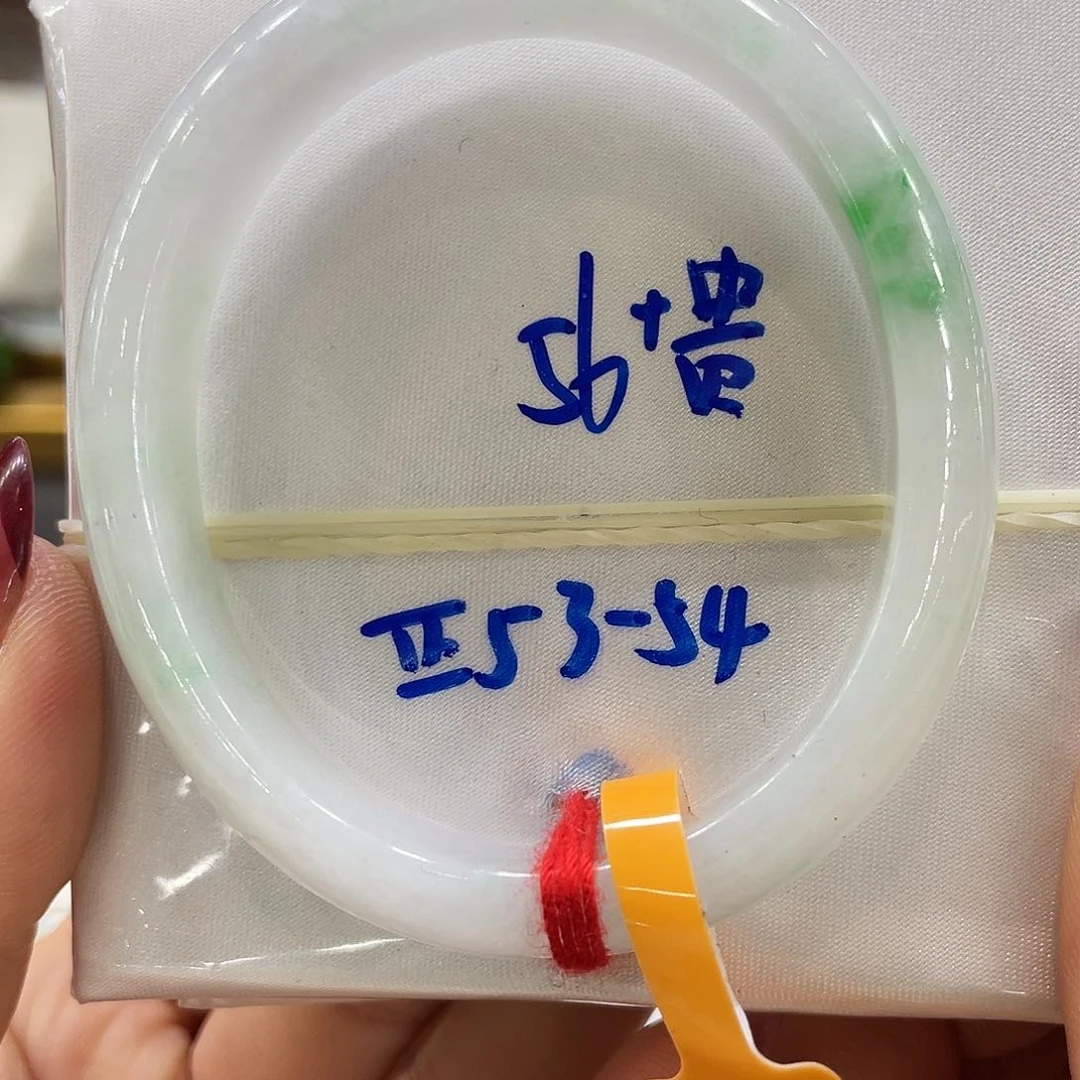 翡翠手镯未镶嵌翡翠手镯