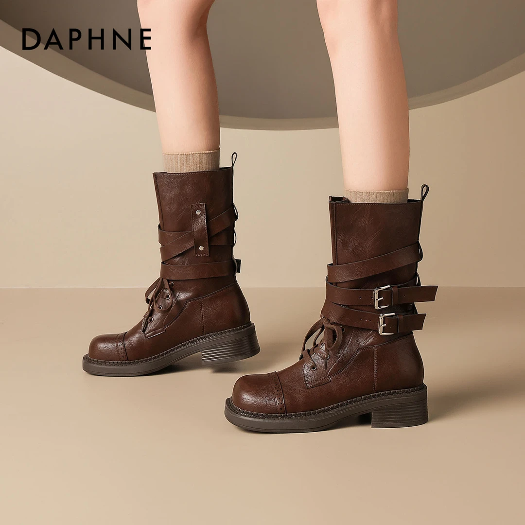 达芙妮复古英伦风时装靴女2025新款时尚粗跟皮带扣短靴机车靴百搭