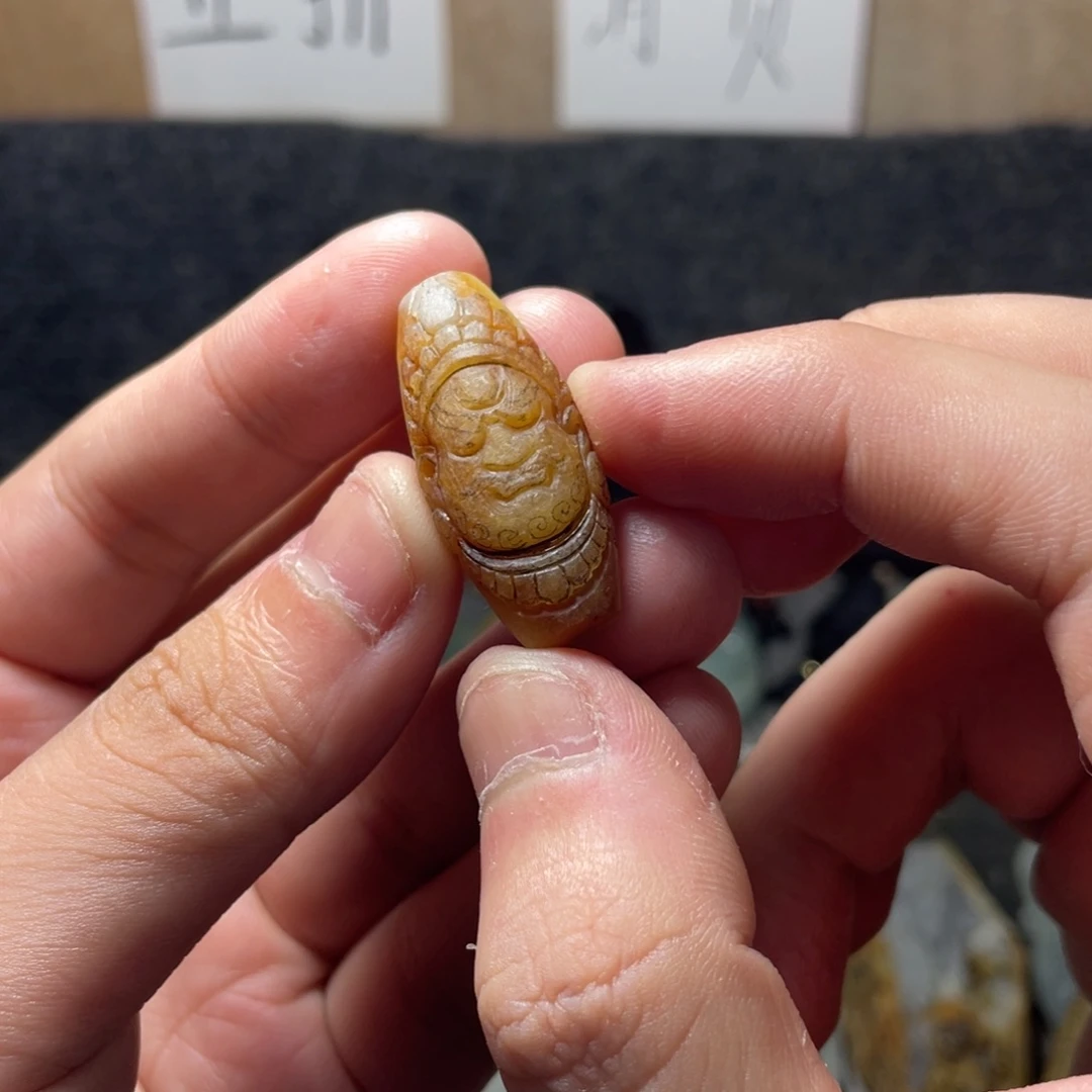 天***上定制翡翠未镶嵌定制翡翠雕刻