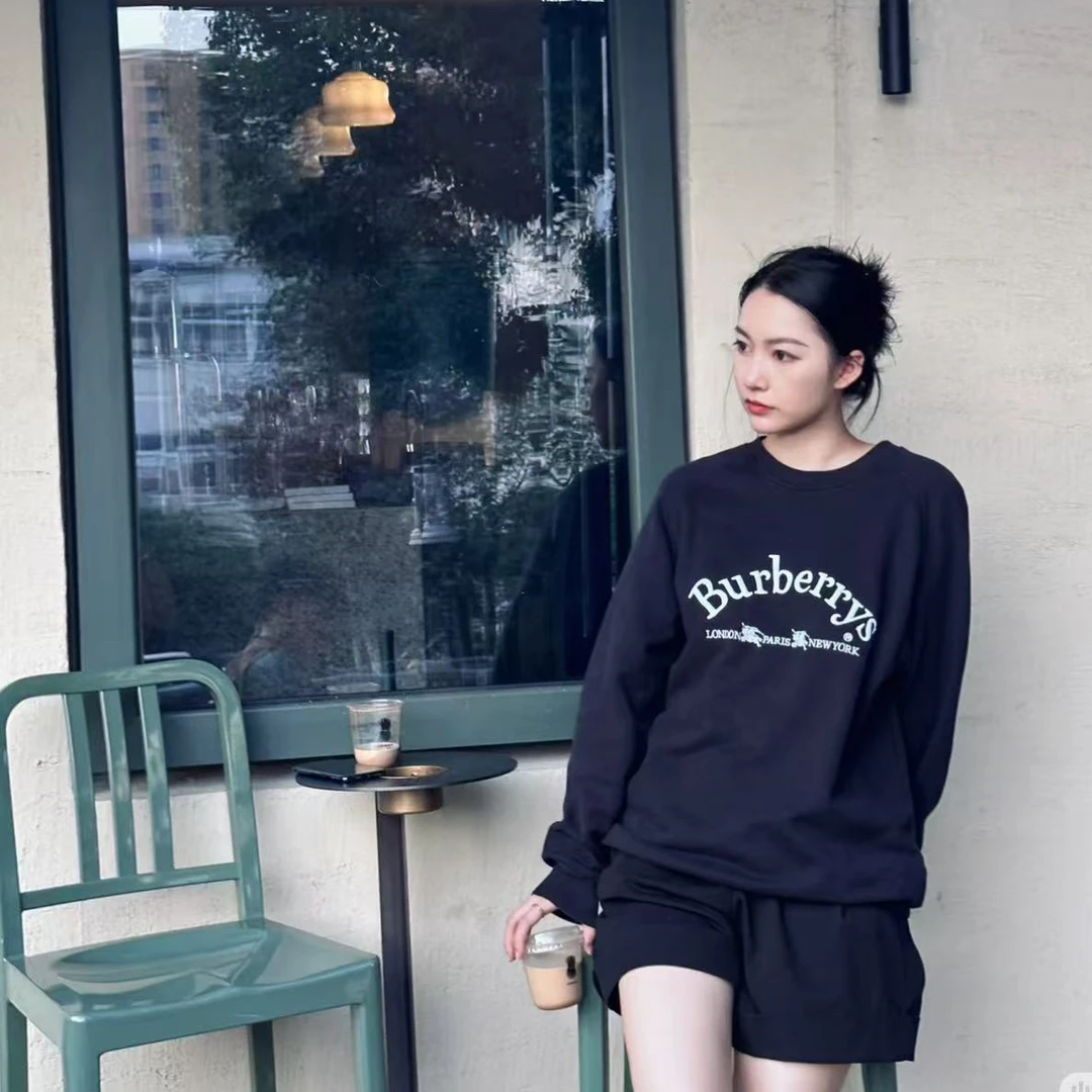 95新 BURBERRY/博柏利 yy 藏青色刺绣logo卫衣 S码 610571