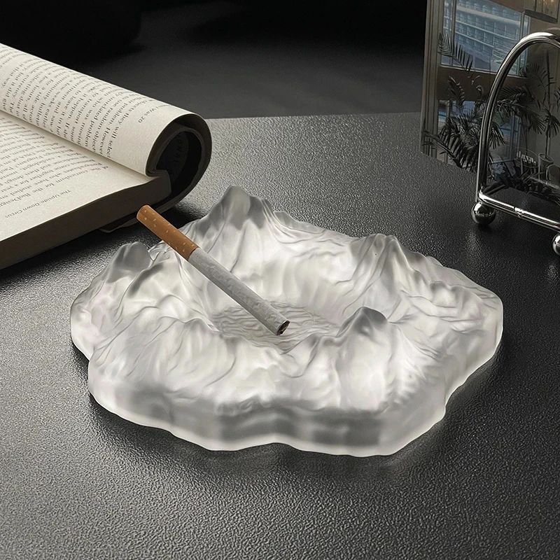 北欧风轻奢透明磨砂烟灰缸爆款2025新款电脑周边实用小物件烟灰缸