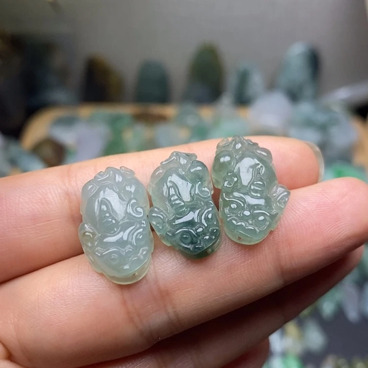 颈饰未镶嵌翡翠貔貅一个