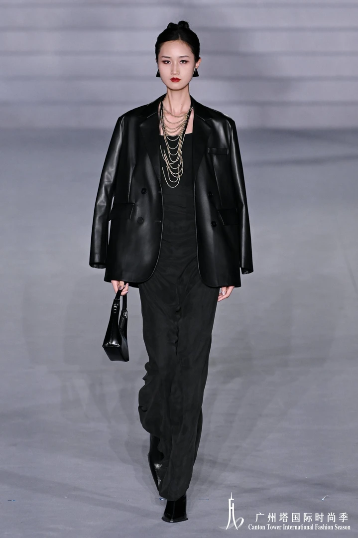 楚楚君 Laugh girl秀场限定款【柏林街头】酷飒西装皮衣 WL53268J