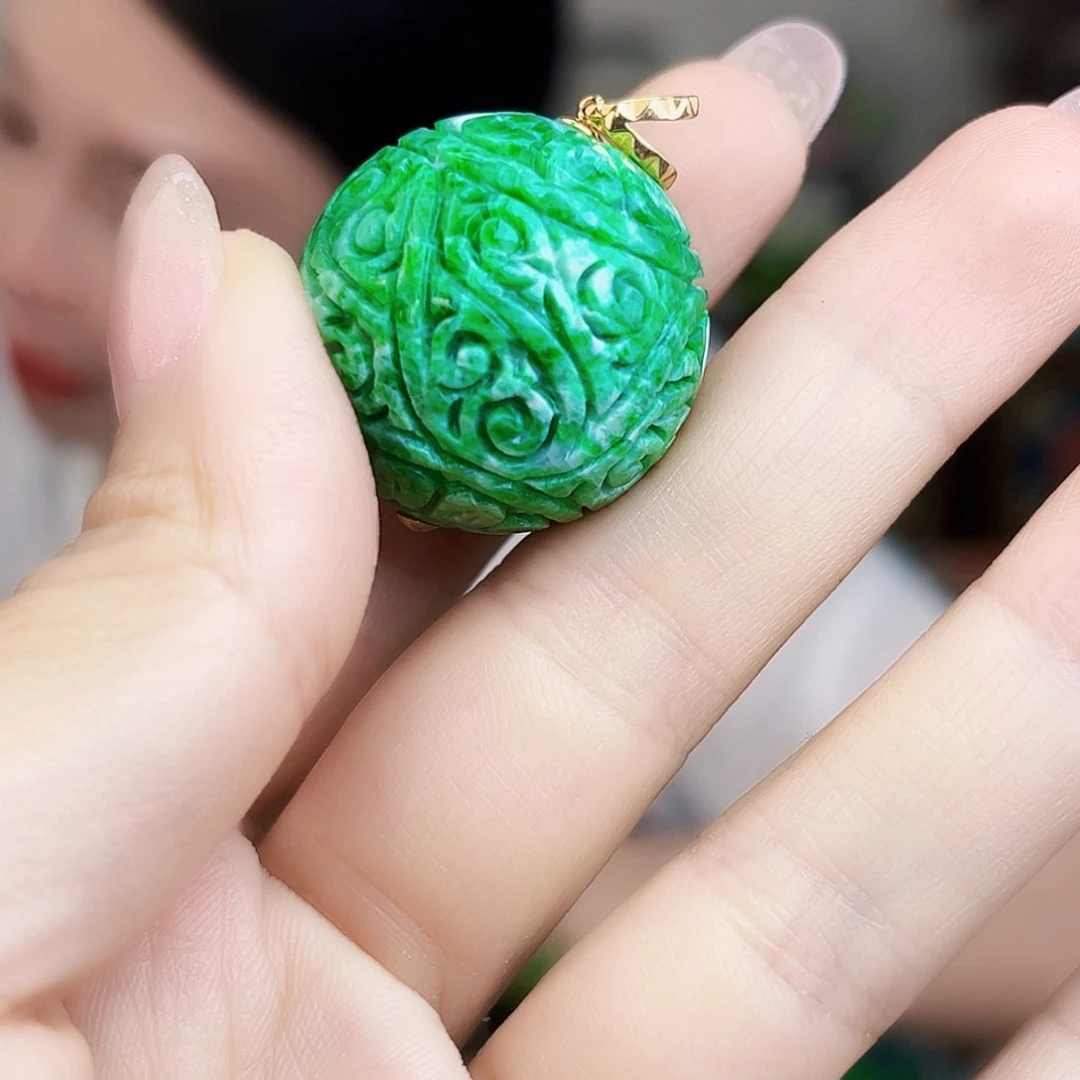 翡翠18K金镶嵌颈饰多样性