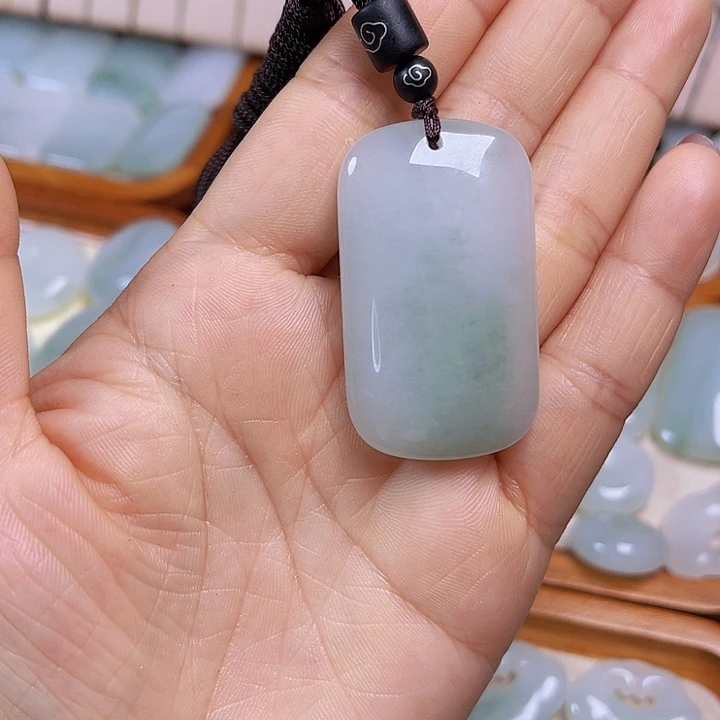 石英质玉未镶嵌颈饰