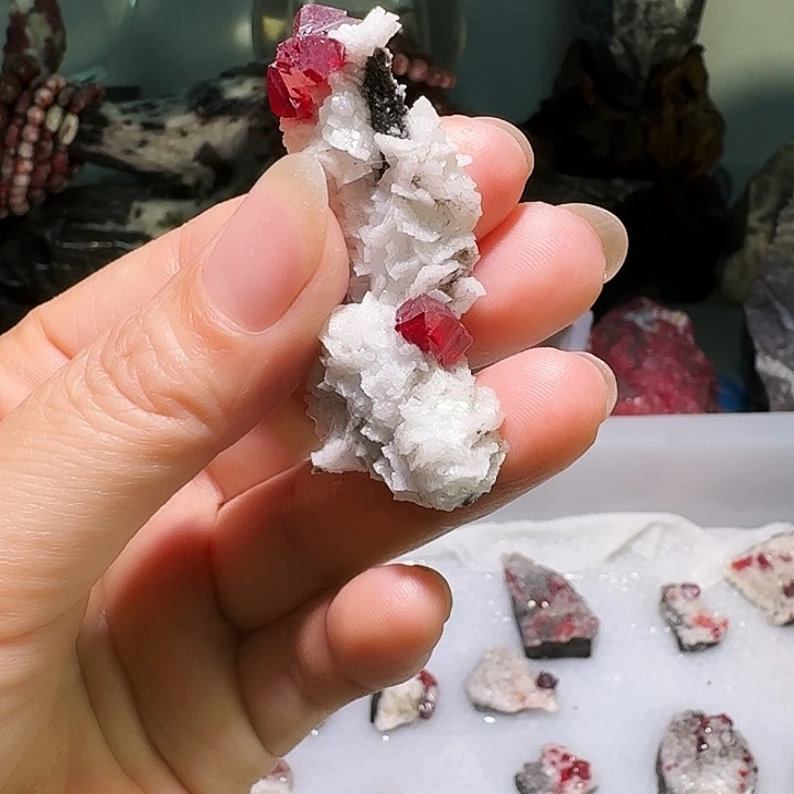 口***德天然辰砂天然朱砂原矿石晶体矿标