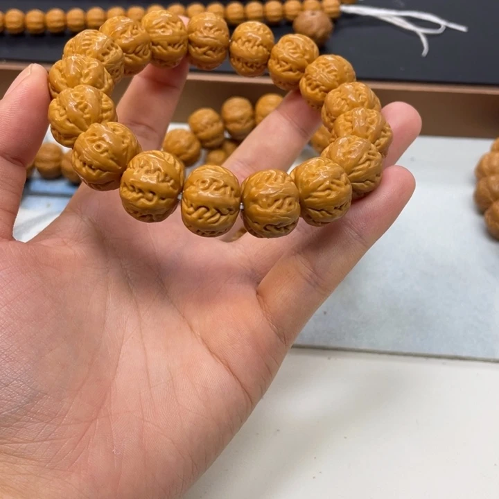 小***赵吊坠猴头核桃猴头