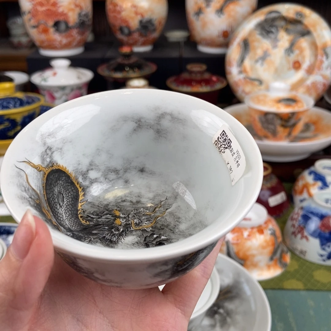 陶瓷的设计师是一个人的