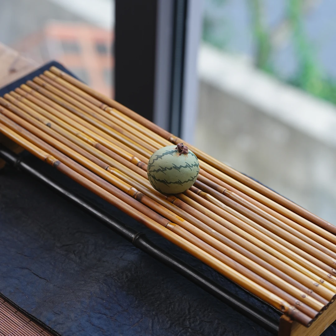 宜兴创意西瓜青蛙宠茶摆件紫砂精品可养喷水青蛙