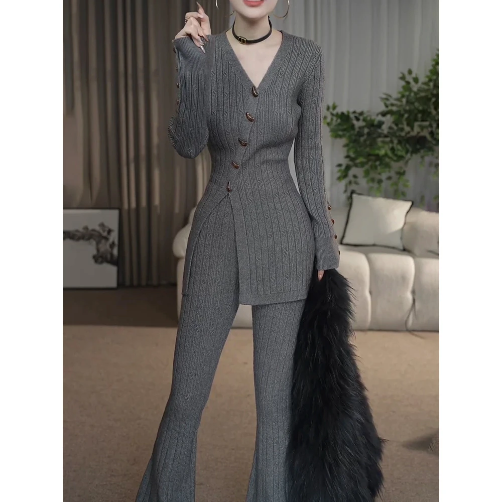 慵懒时尚纯色针织套装2026春季新款V领修身开叉中长款上衣+微喇裤