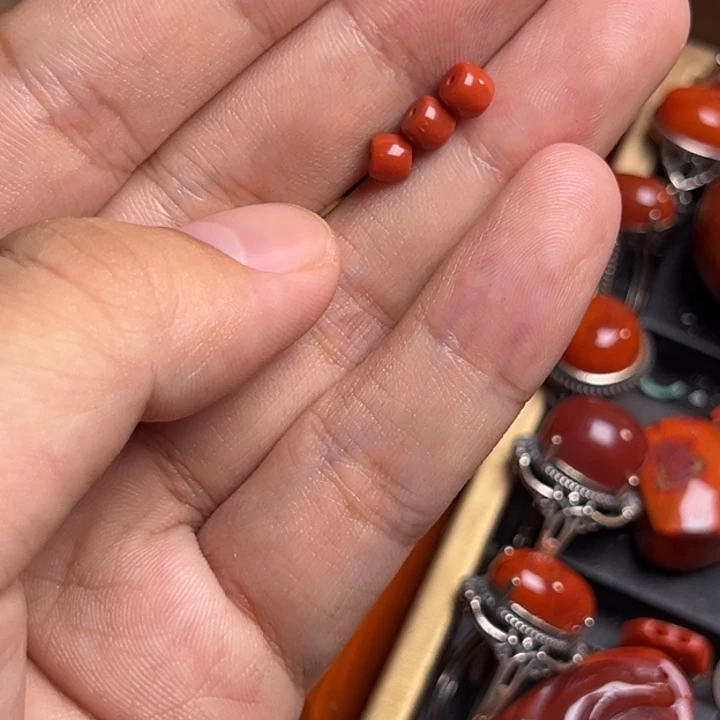 ****棋南红玛瑙未镶嵌手链