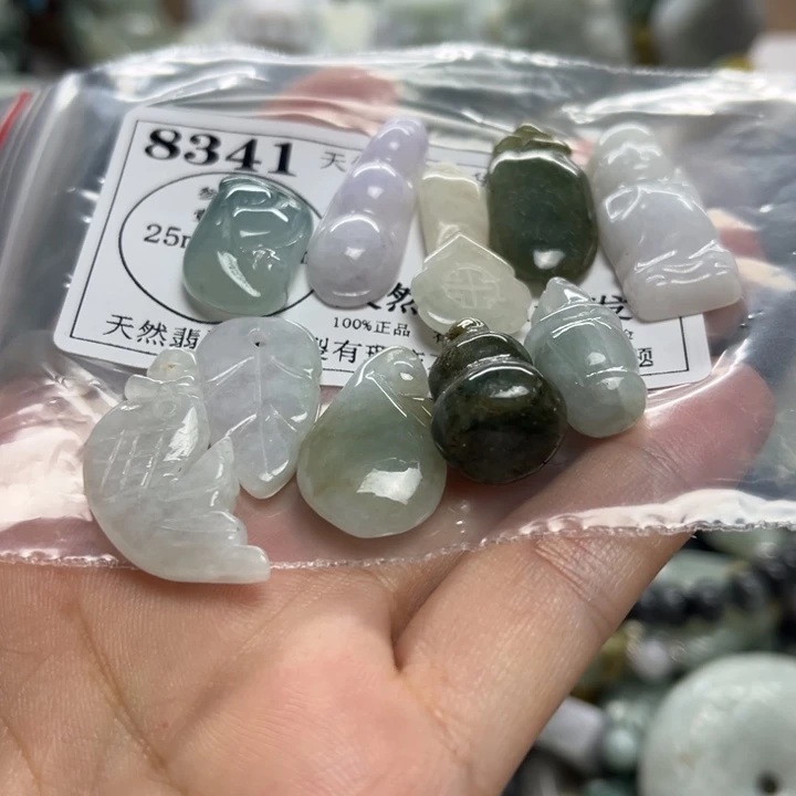 翡翠未镶嵌颈饰8341