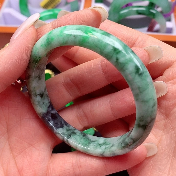 翡翠手镯未镶嵌翡翠