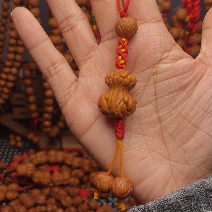 木质类龙纹桃枭挂件