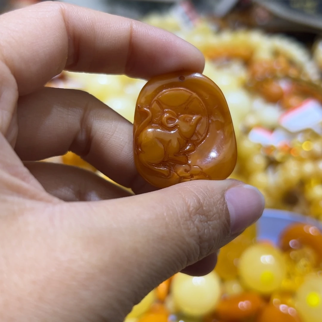 琥珀珠宝奇石未镶嵌