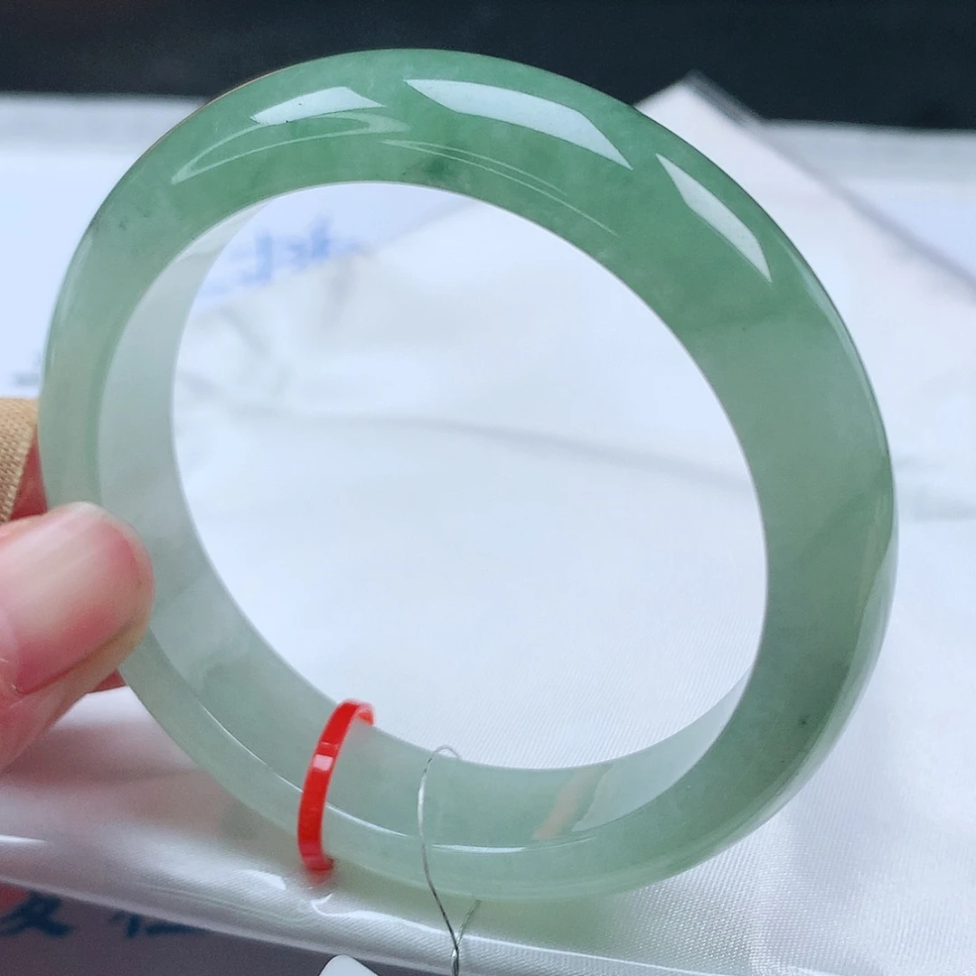 翡翠手镯未镶嵌55圈