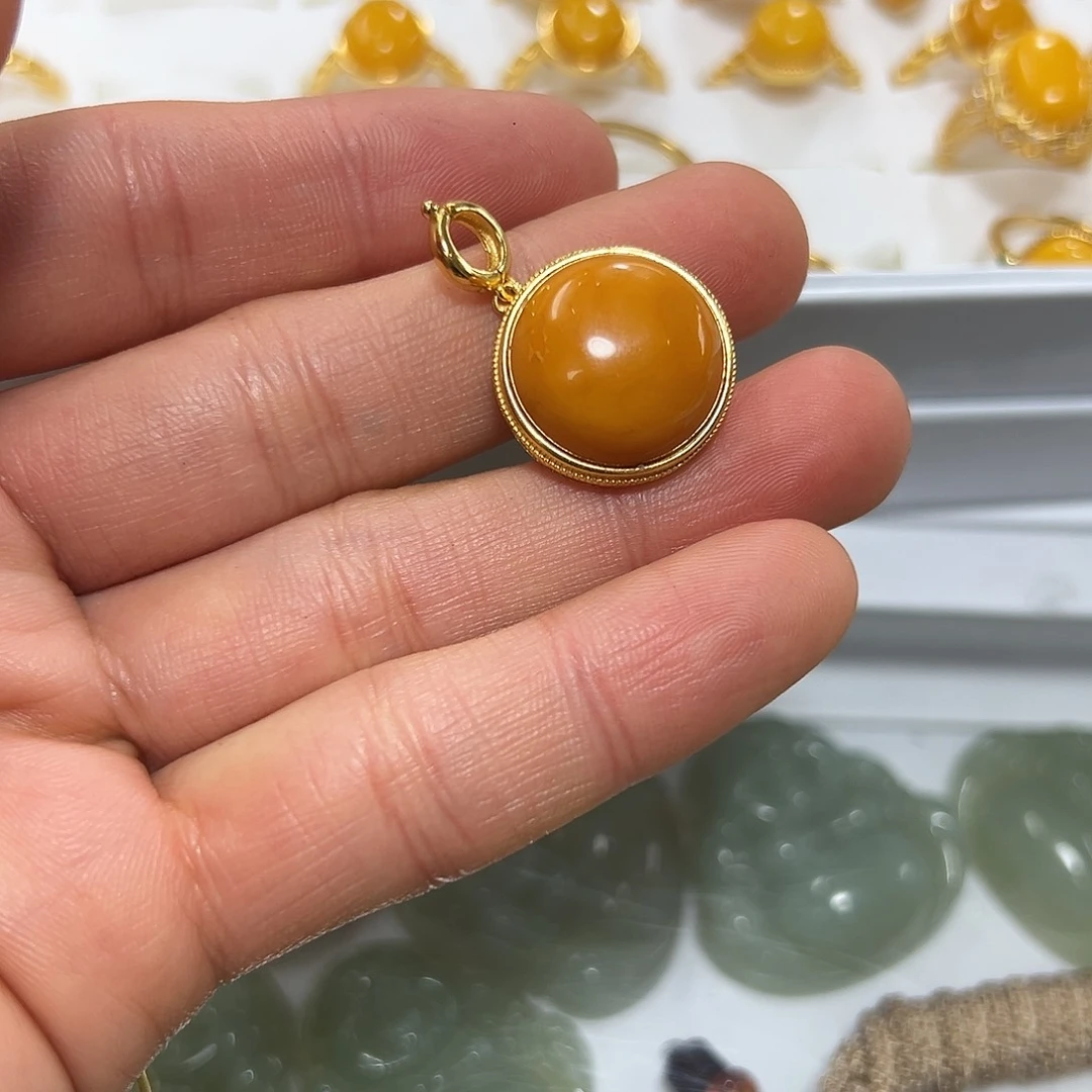 琥珀颈饰未镶嵌小****^