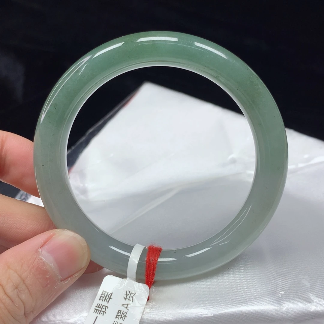 翡翠手镯（圆镯）未镶嵌57.5