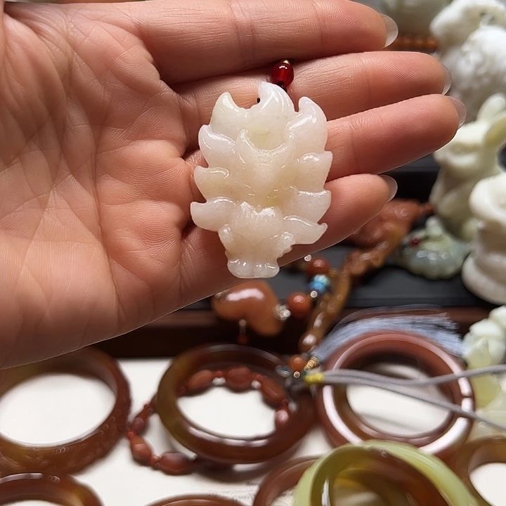 蛇纹石玉吊坠未镶嵌