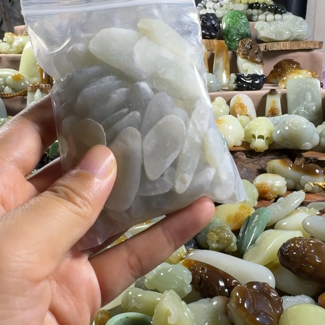 和田玉（糖玉）未镶嵌颈饰