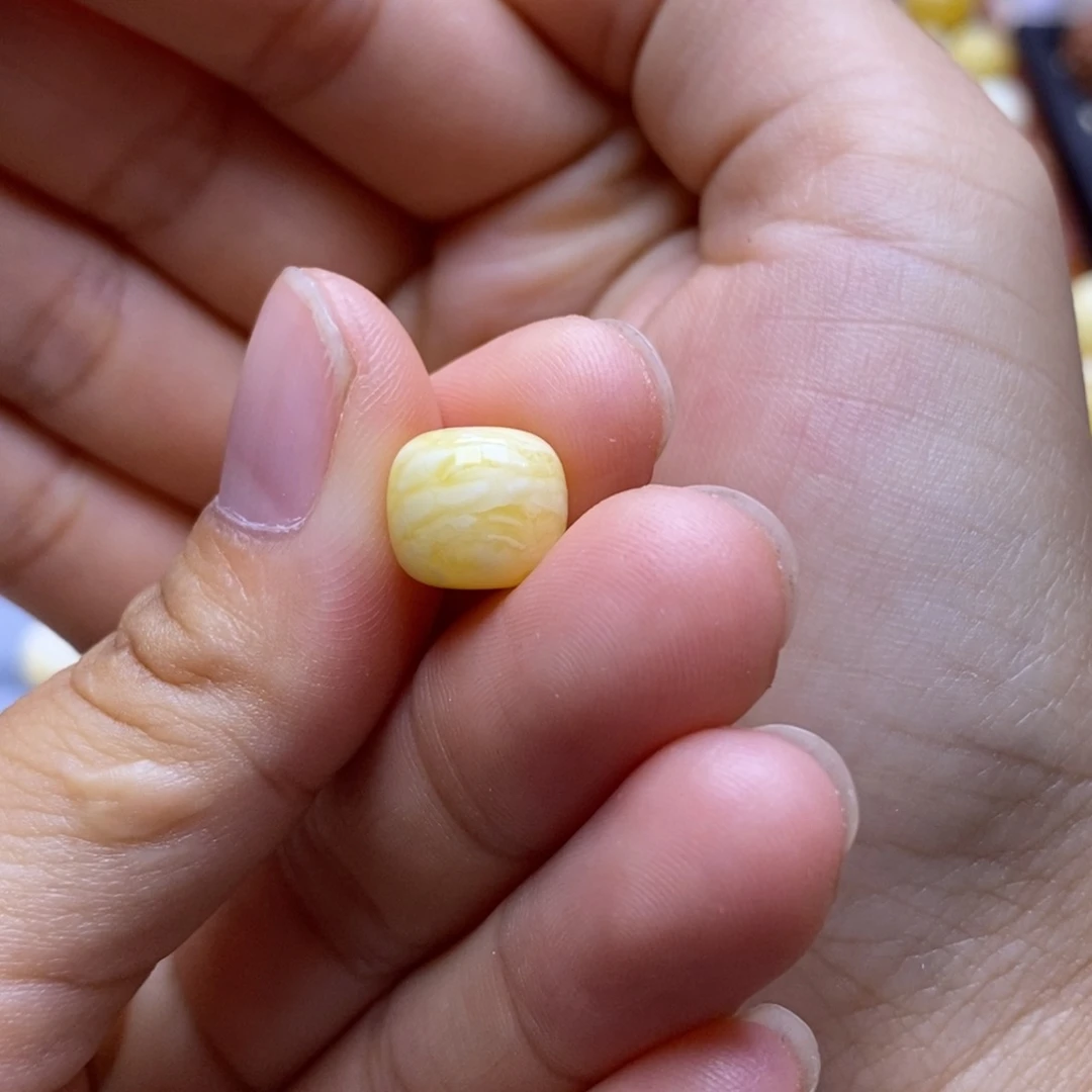 琥珀未镶嵌珠宝奇石?