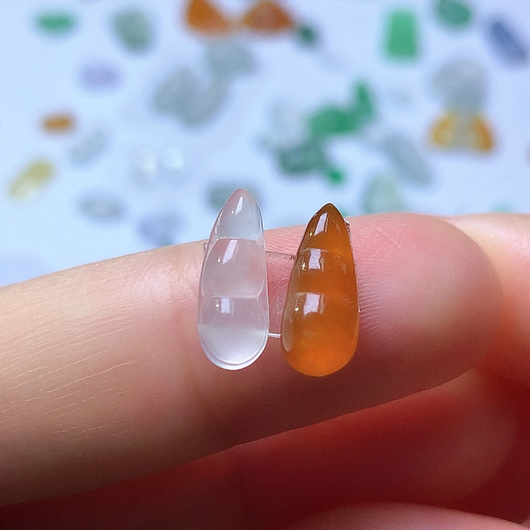 翡翠未镶嵌颈饰豆