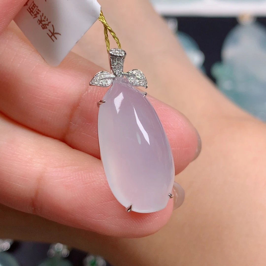 翡翠18K金镶嵌颈饰福瓜