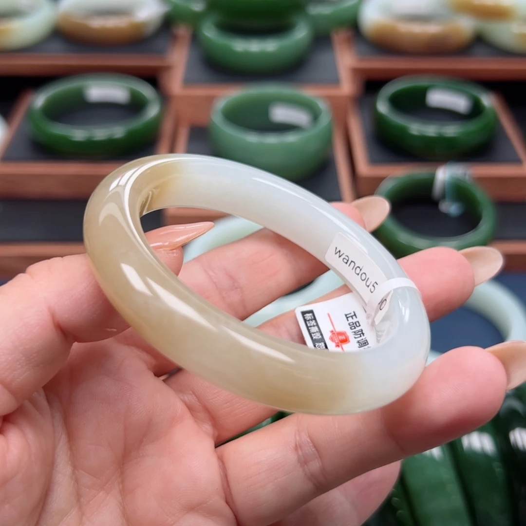 未镶嵌手镯和田玉鲁*猪55圈口