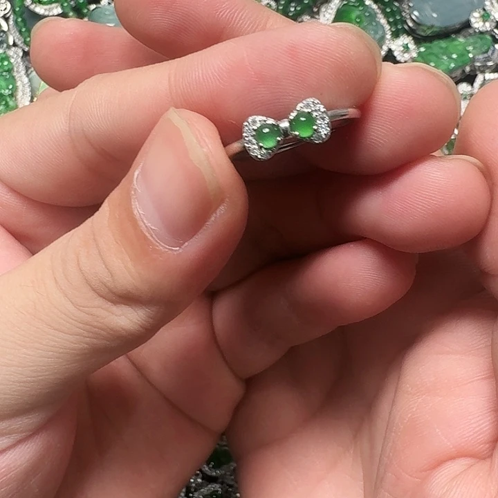 翡翠未镶嵌颈饰天然A货翡翠放漏