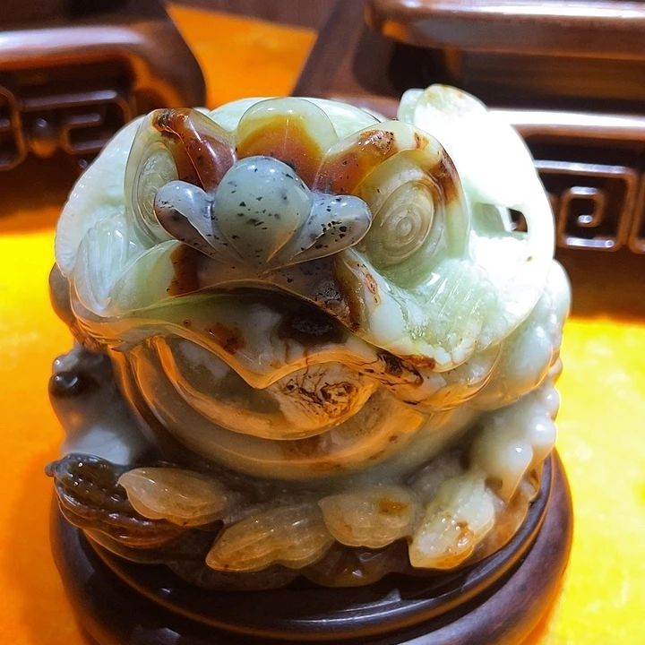 透闪石-蛇纹石玉未镶嵌珠宝奇石