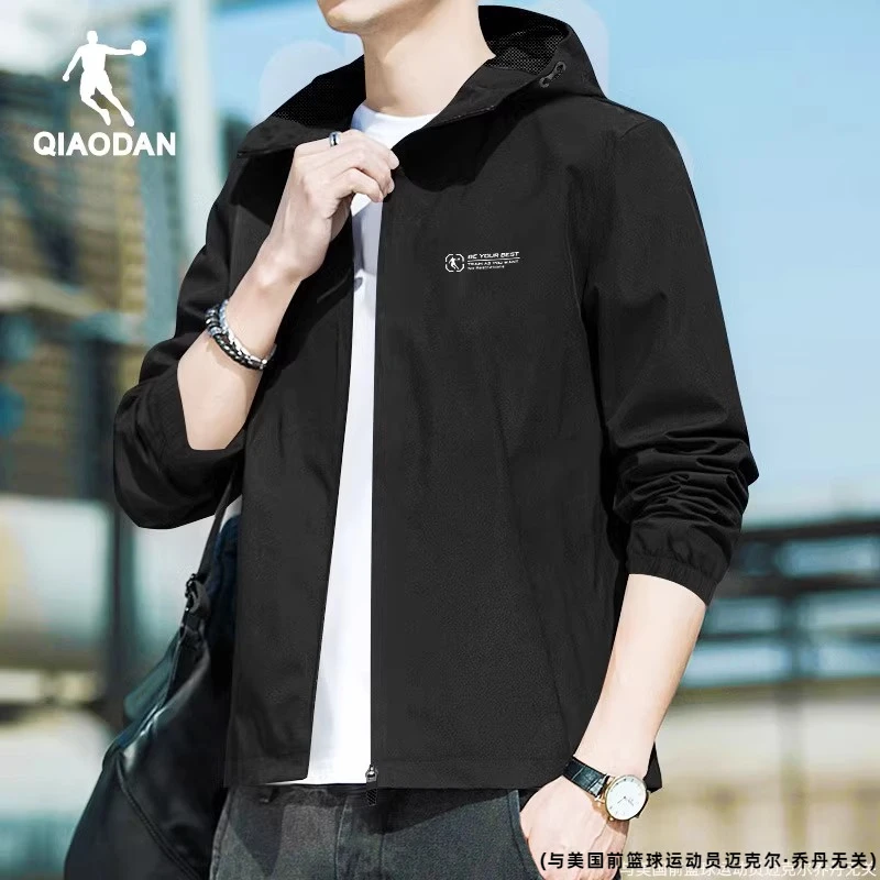 乔丹冲锋衣男连帽2025冬季新款黑色青少年登山服户外风雨衣运动服