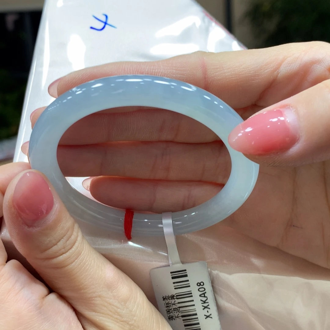 翡翠手镯未镶嵌不退不换