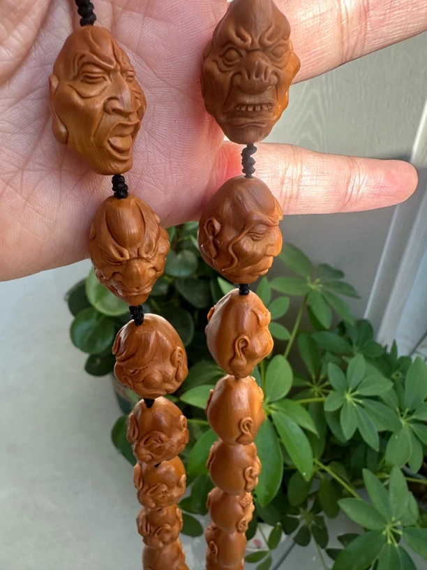 橄榄核雕匠心十八罗汉脖挂