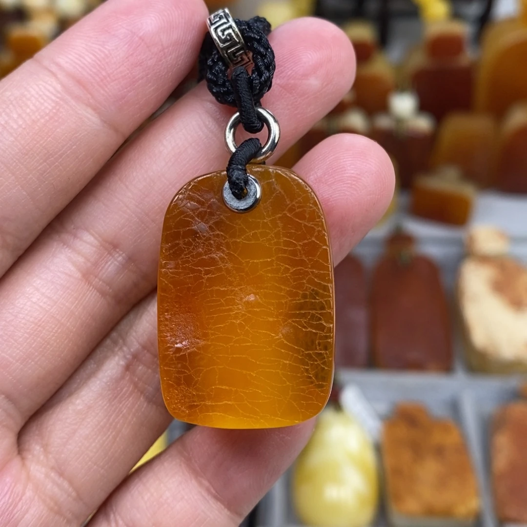 蜜蜡未镶嵌珠宝奇石