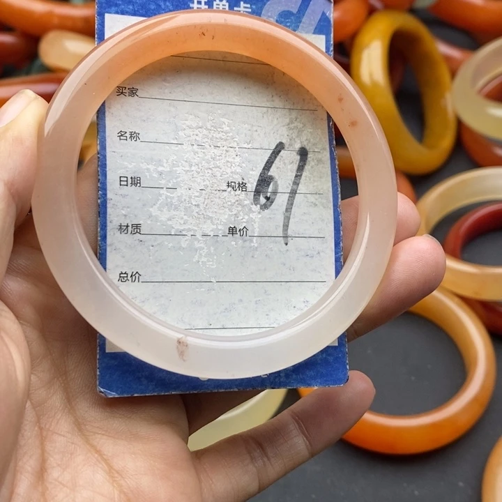 未镶嵌手镯石英质玉