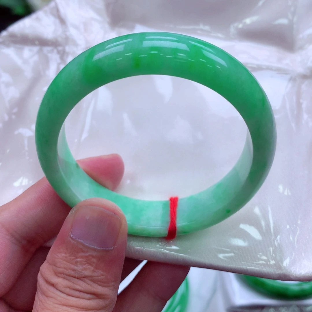翡翠未镶嵌手镯翡翠